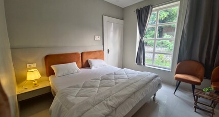 Niwaas Stay Room Type - Deluxe Luxury AC Bedroom