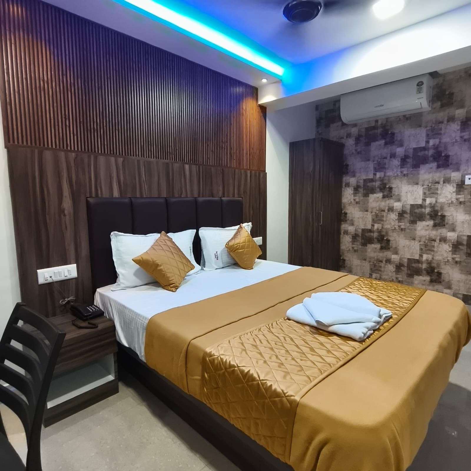 SAI SATKAR LODGING - Tap to explore photos