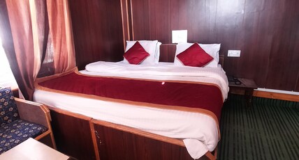 Hotel Dreamland Room Type - Deluxe Room with Balcony and Free Wifi