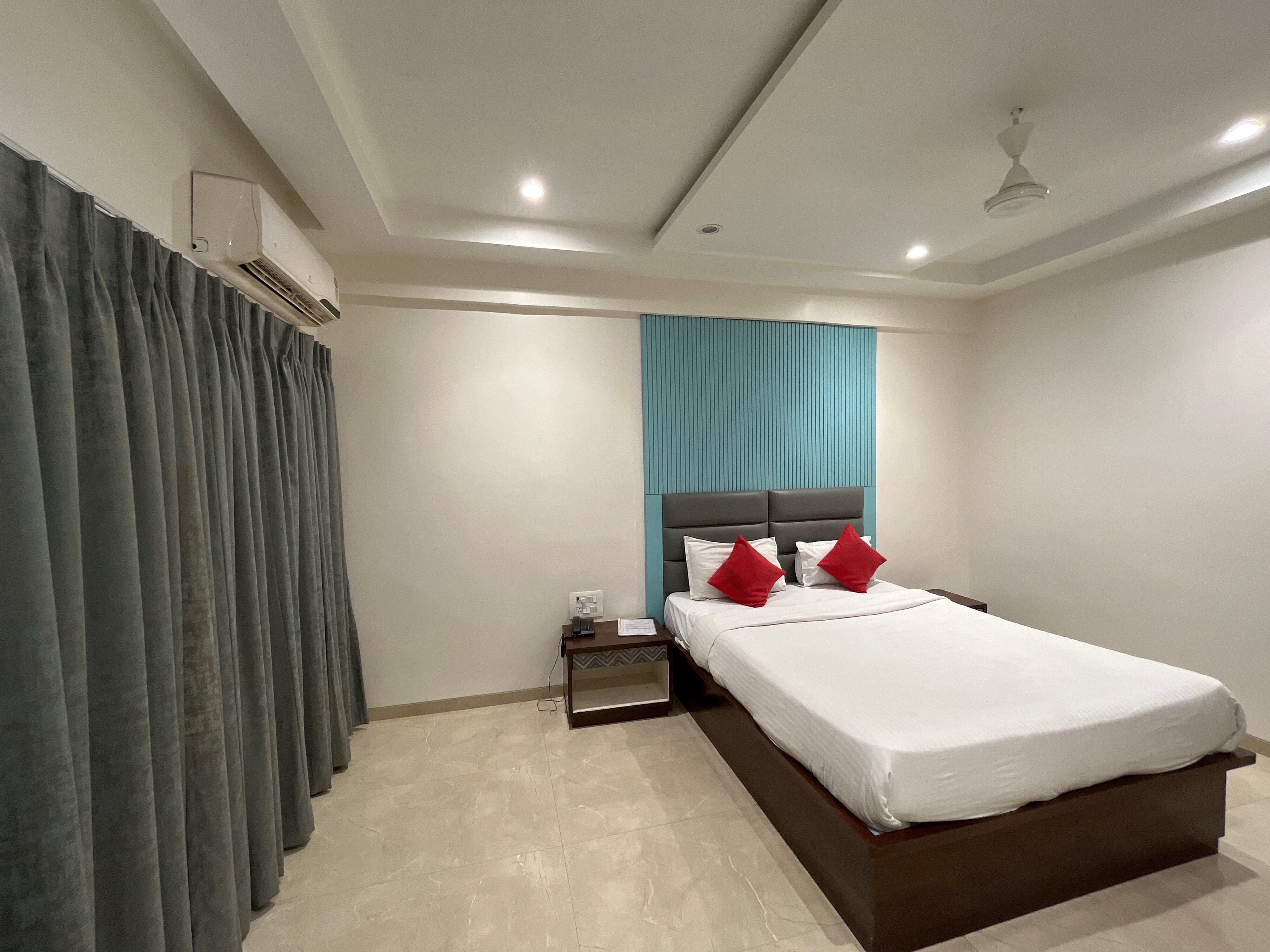 Residency Park Hotel - Tap to explore photos