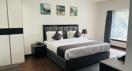 Saltstayz Select - Malcha & Chankyapuri Room Type - Deluxe Room
