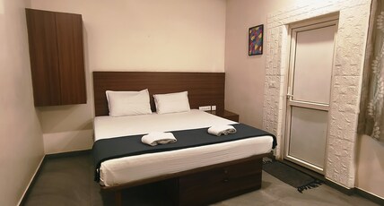 Avea Accommodation | Rooms in a Homestay Room Type - Deluxe Double Room(1st and 2nd Floor NO LIFT)