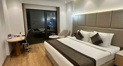 Best Western AH1 Amritsar Room Type - 1 King Bed, Non-Smoking, Executive Room, Flat Screen Television, Balcony, Mini Bar, Coffee And Tea M