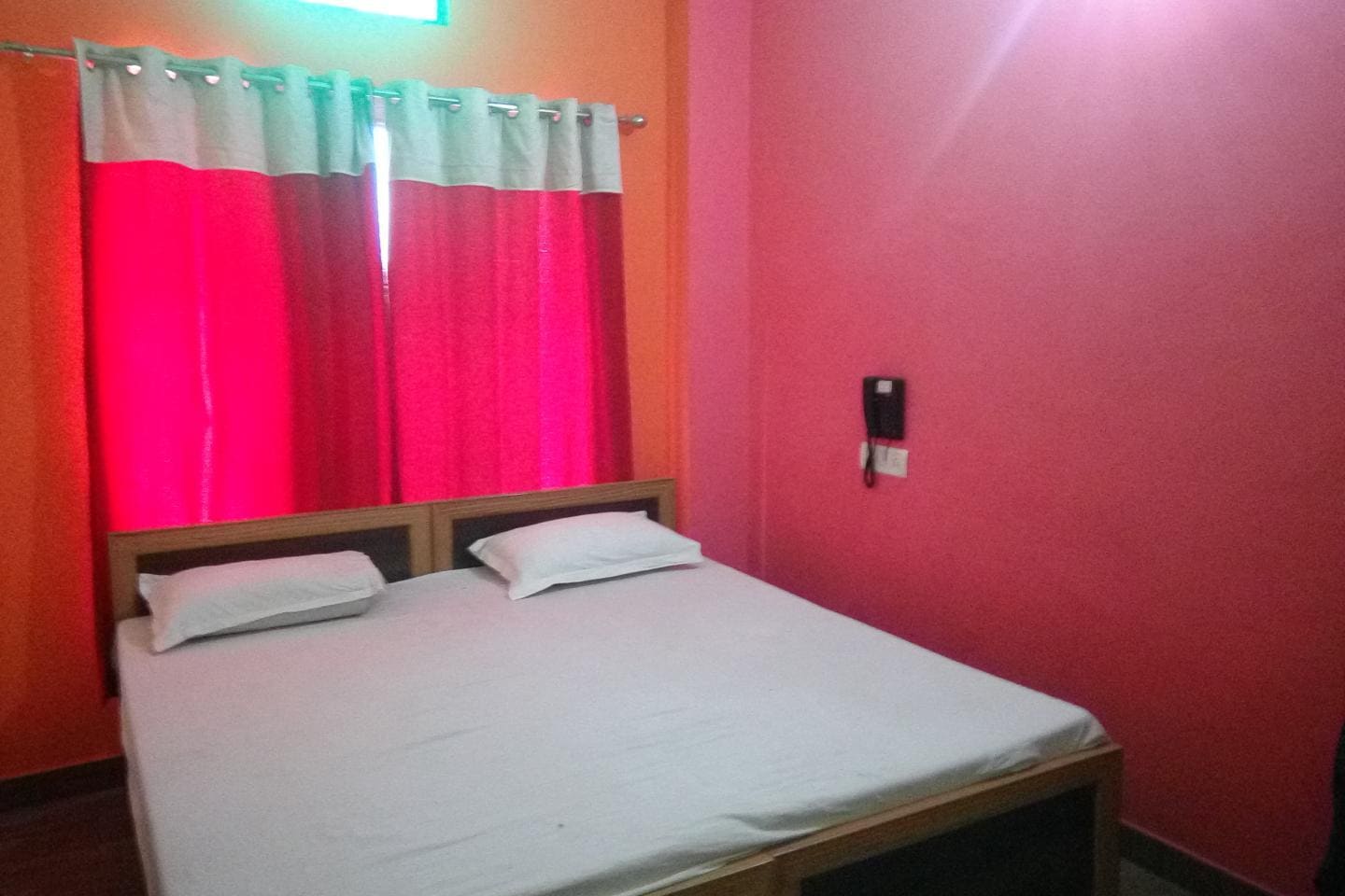 Hotel Kashi Inn - Tap to explore photos