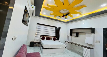 The Glitch Hotel And Restaurant Room Type - Super Deluxe AC room with King Bed
