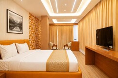The Palm Vistara