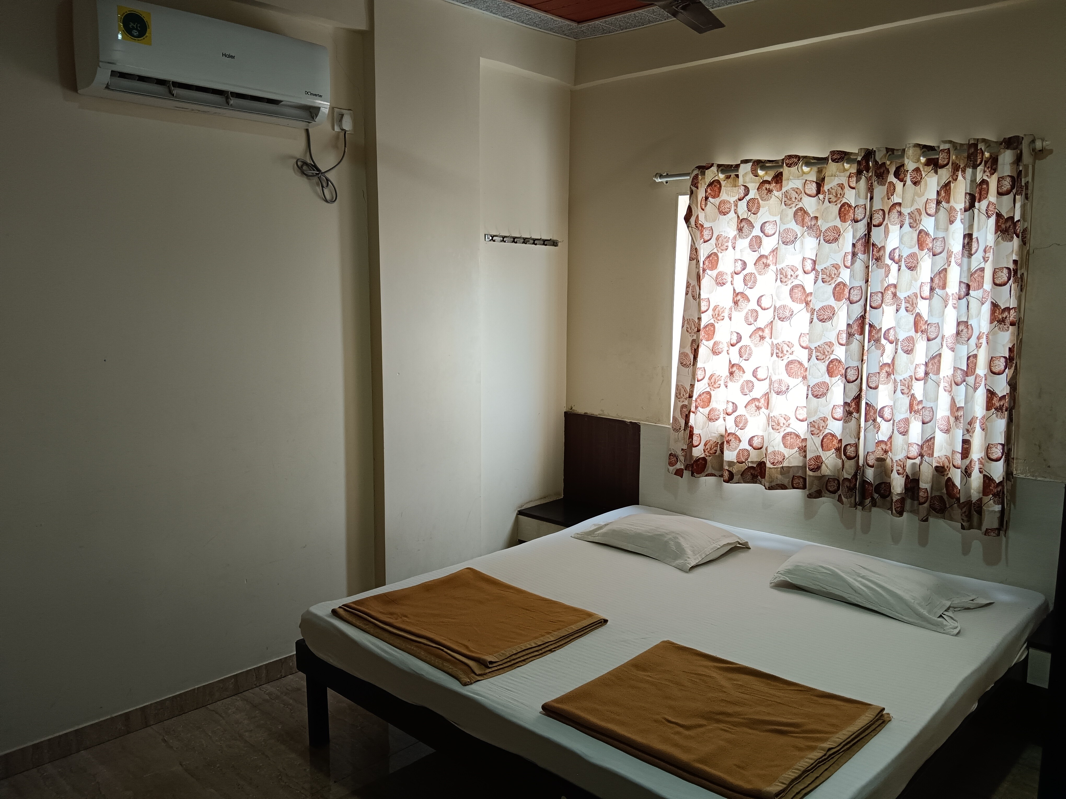 Samraj Lodge Akkalkot - Tap to explore photos