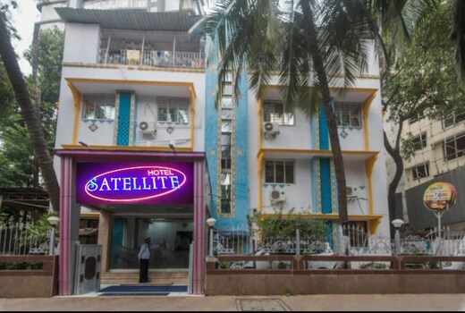 Hotel Satellite