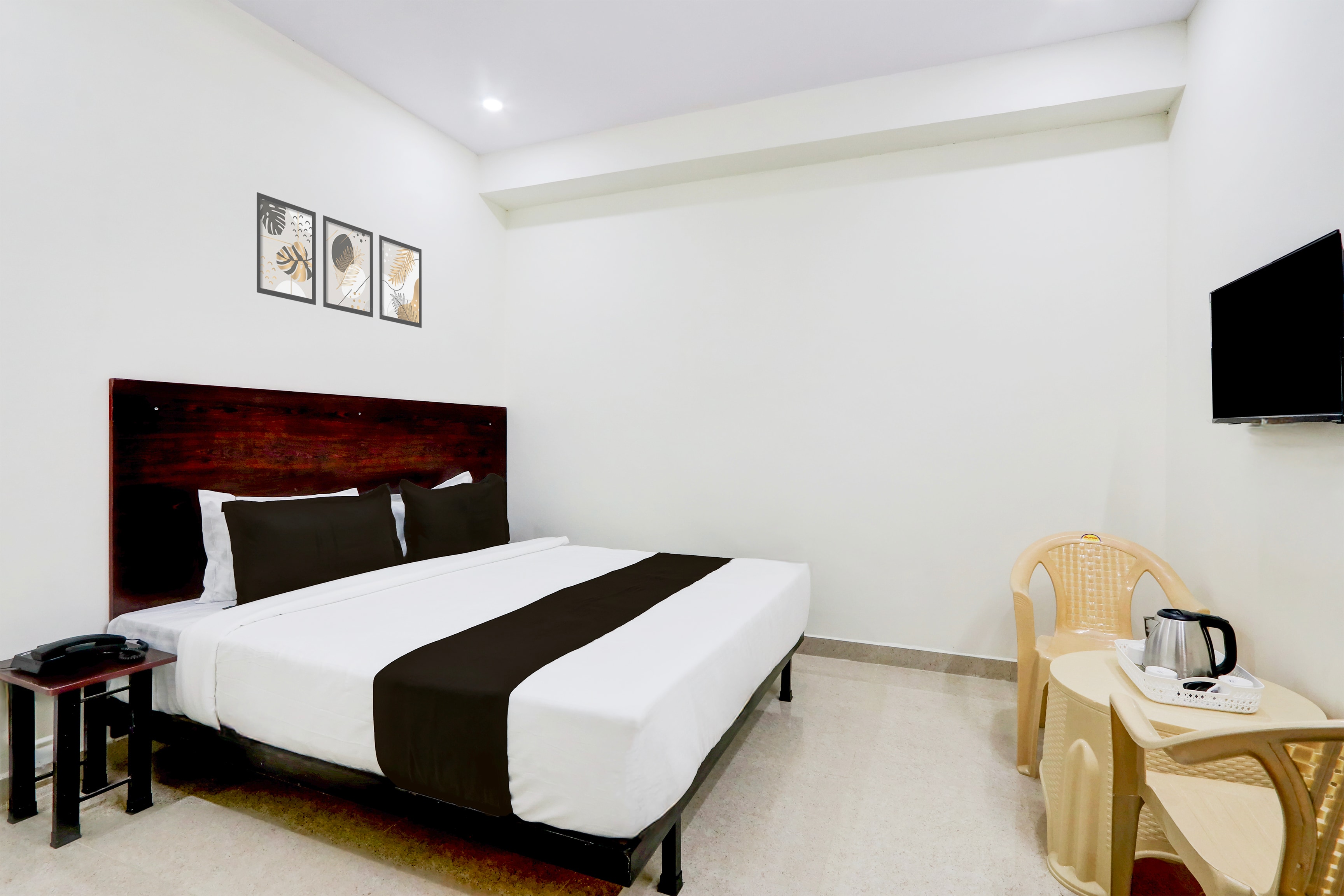OYO 830081 The Moon Star Hotel - Tap to explore photos
