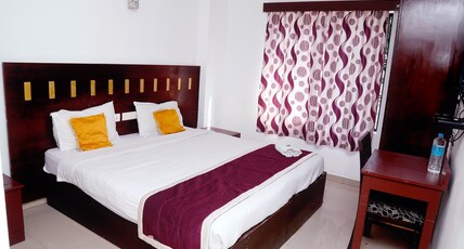 Hotel Metro Cochin Room Type - Deluxe Room