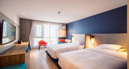 Holiday Inn Express Kunming West Room Type - 2 Twin Standard High Floor City View