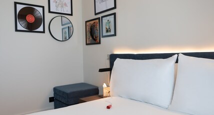 Hampton by Hilton Ashford International Room Type - QUEEN ACCESSIBLE ROOM