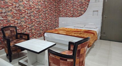 Golden Park Inn (Near Basukinath Temple) Room Type - Deluxe Room - AC Golden Park Inn (Near Basukinath Temple) Room Type - Deluxe Room - AC