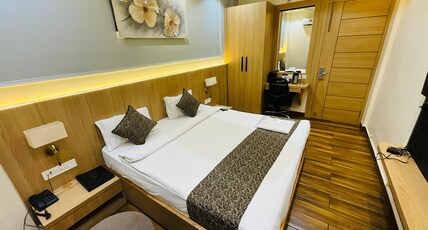 Hotel J K Palace Room Type - DELUXE ROOM