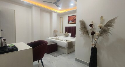Bisaka Hotels Room Type - Premium Deluxe Room