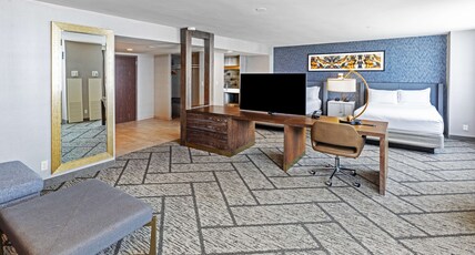 DoubleTree by Hilton Tulsa Downtown Room Type - 2 DOUBLE BED DELUXE SUITE