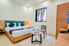 Royal Hotel