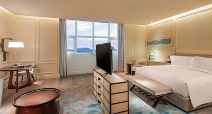 Hilton Dalian Golden Pebble Beach Resort Room Type - KING EXECUTIVE PREMIUM RM