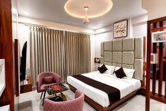 Hotel Mohan Palace (5 Min walk from Khatu Shyam Ji Temple)
