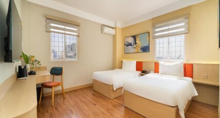 Vibe Hotel Managed By Nicecy Room Type - Deluxe Twin Room with City View Vibe Hotel Managed By Nicecy Room Type - Deluxe Twin Room with City View