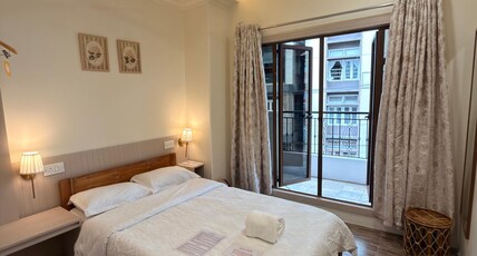Greenview City Stay Room Type - Deluxe Queen -Room No 701