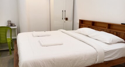Shri Dham Homestay 2BR Suite Room Type - Bedroom 1