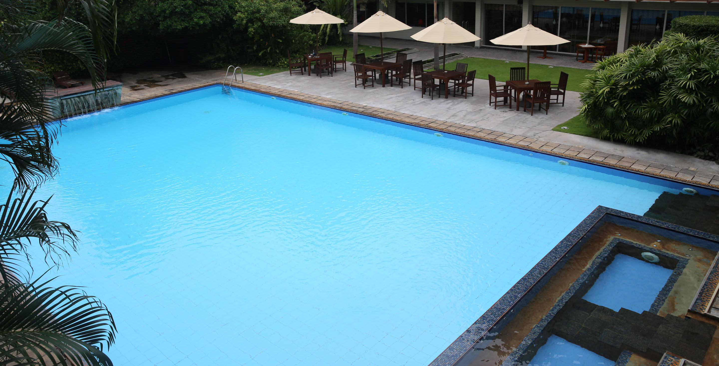 Ramada by Wyndham Colombo - Tap to explore photos