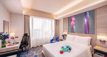 Royal Plaza on Scotts Room Type - Premier King