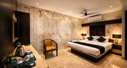 Hajiyar Residency Room Type - COMFORT DELUXE KING ROOM