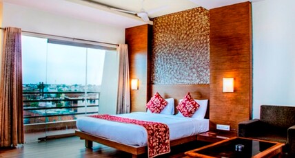 Hotel Landmark Room Type - Deluxe Balcony Room With Pool Access