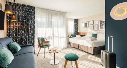 Mercure Paris Montparnasse Pasteur Room Type - Superior Room with 1 queensize bed and sofa