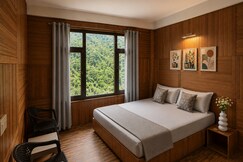 River Edge Home Stay, Sainj