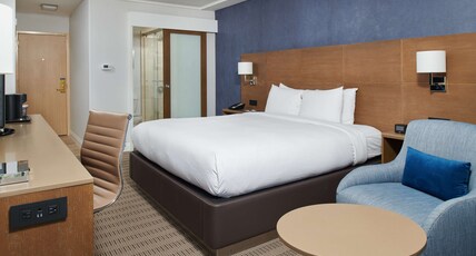 DoubleTree by Hilton Torrance - South Bay Room Type - 1 KING BED