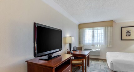 Best Western Plus Loveland Inn Room Type - 1 Queen Bed, Non-Smoking, Pillowtop Bed, Coffee Maker, Refrigerator, Full Breakfast Best Western Plus Loveland Inn Room Type - 1 Queen Bed, Non-Smoking, Pillowtop Bed, Coffee Maker, Refrigerator, Full Breakfast