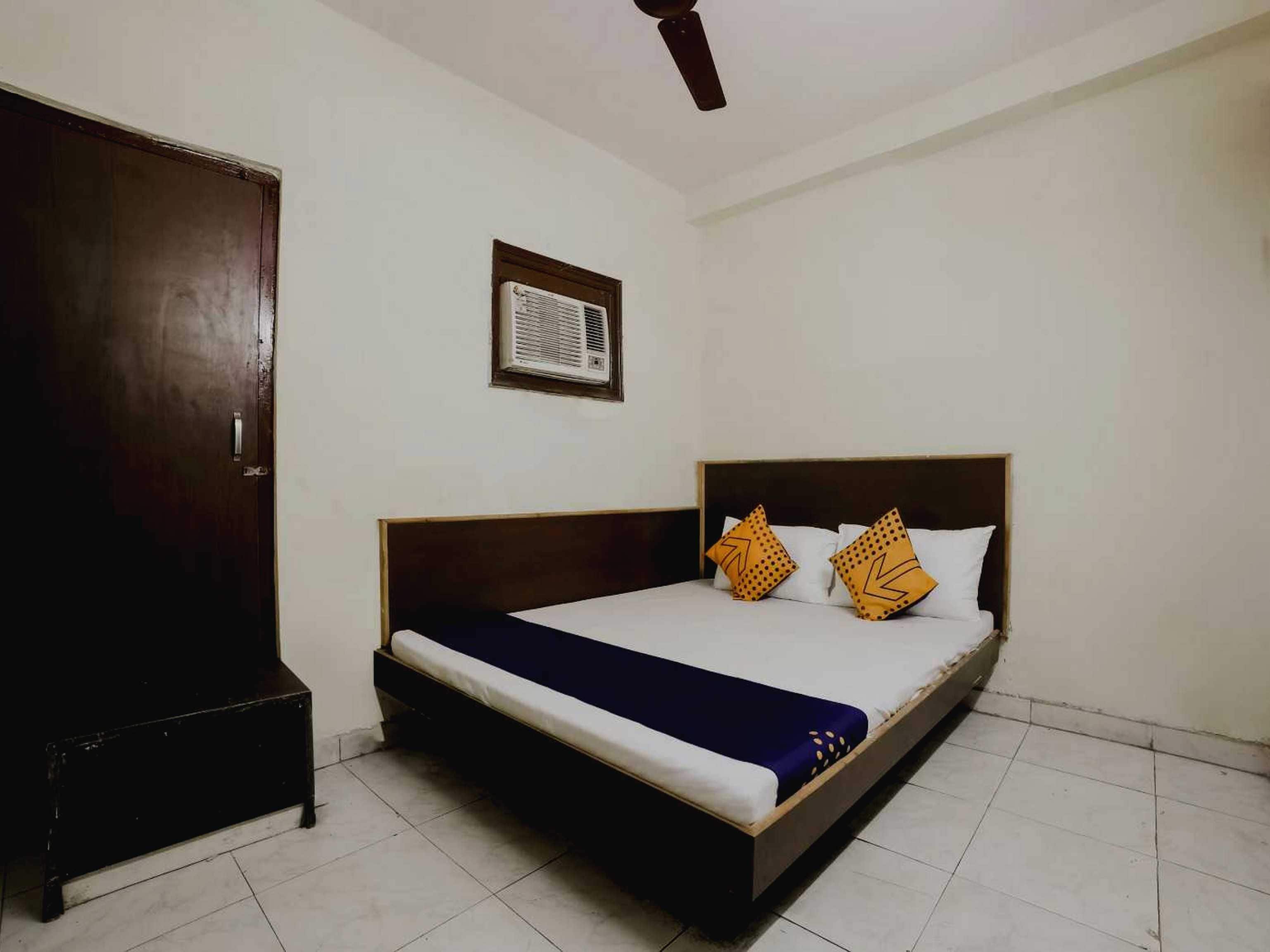 Hotel O 83552 Anchal Guest House - Tap to explore photos