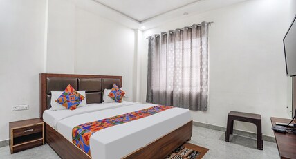 Hotel Akash Inn 300m From Taj Mahal Room Type - Deluxe Room with City View Hotel Akash Inn 300m From Taj Mahal Room Type - Deluxe Room with City View