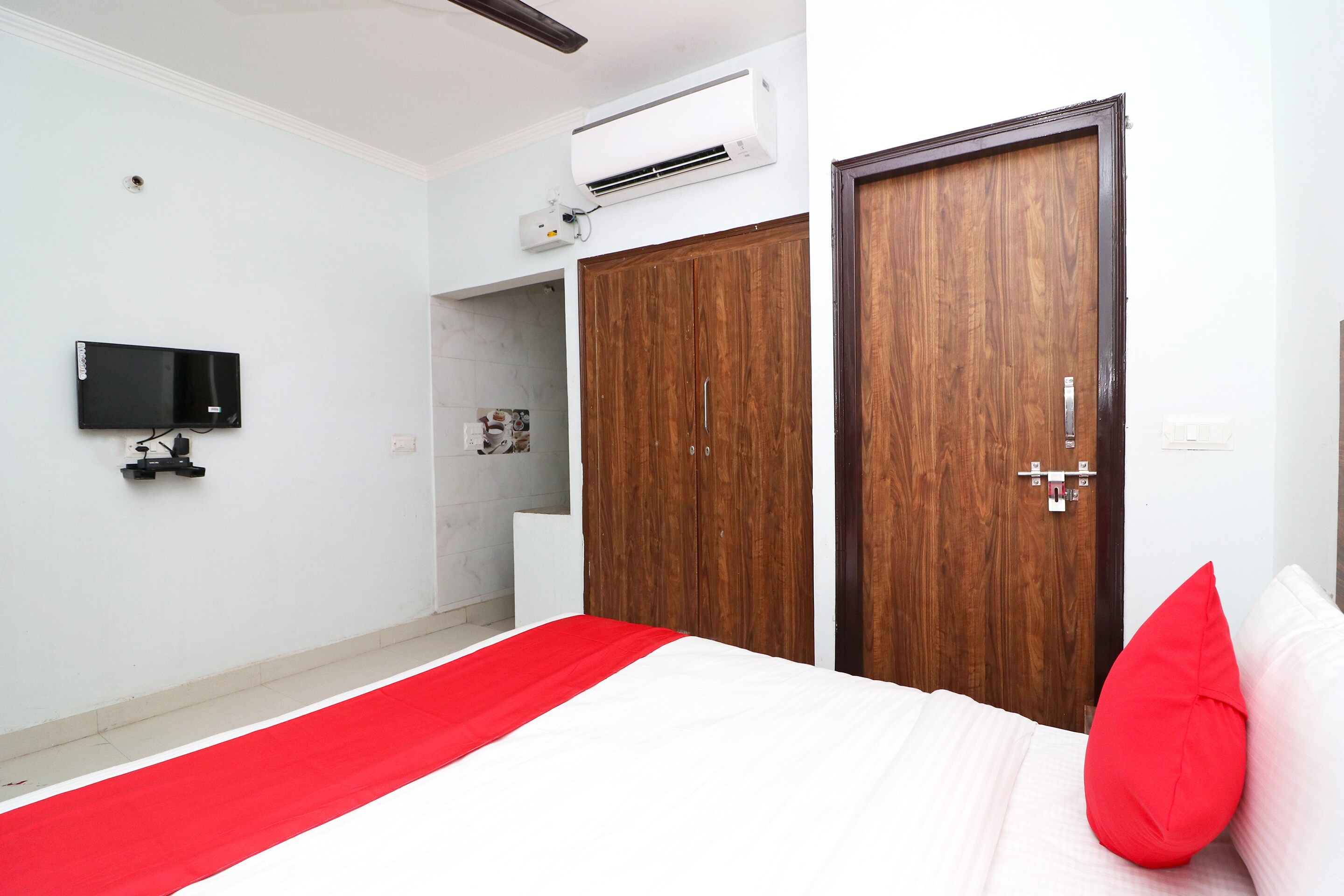 Hotel O Sathguru Residency Near New Ashok Nagar Metro Station - Tap to explore photos