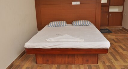 Metro Altis Lodge Room Type - Double Deluxe Room AC
