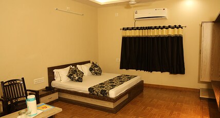 MONARK INN Room Type - Deluxe Room
