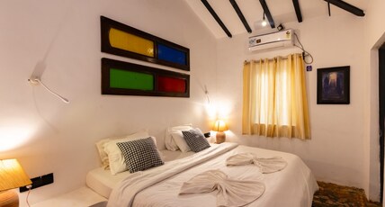 The Beachside Hostel Room Type - DELUXE KING ROOM