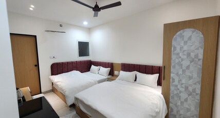 Hotel Shiv Om Room Type - Family Room