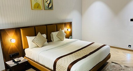 FOUR POINT CORNER Room Type - Super Deluxe Room