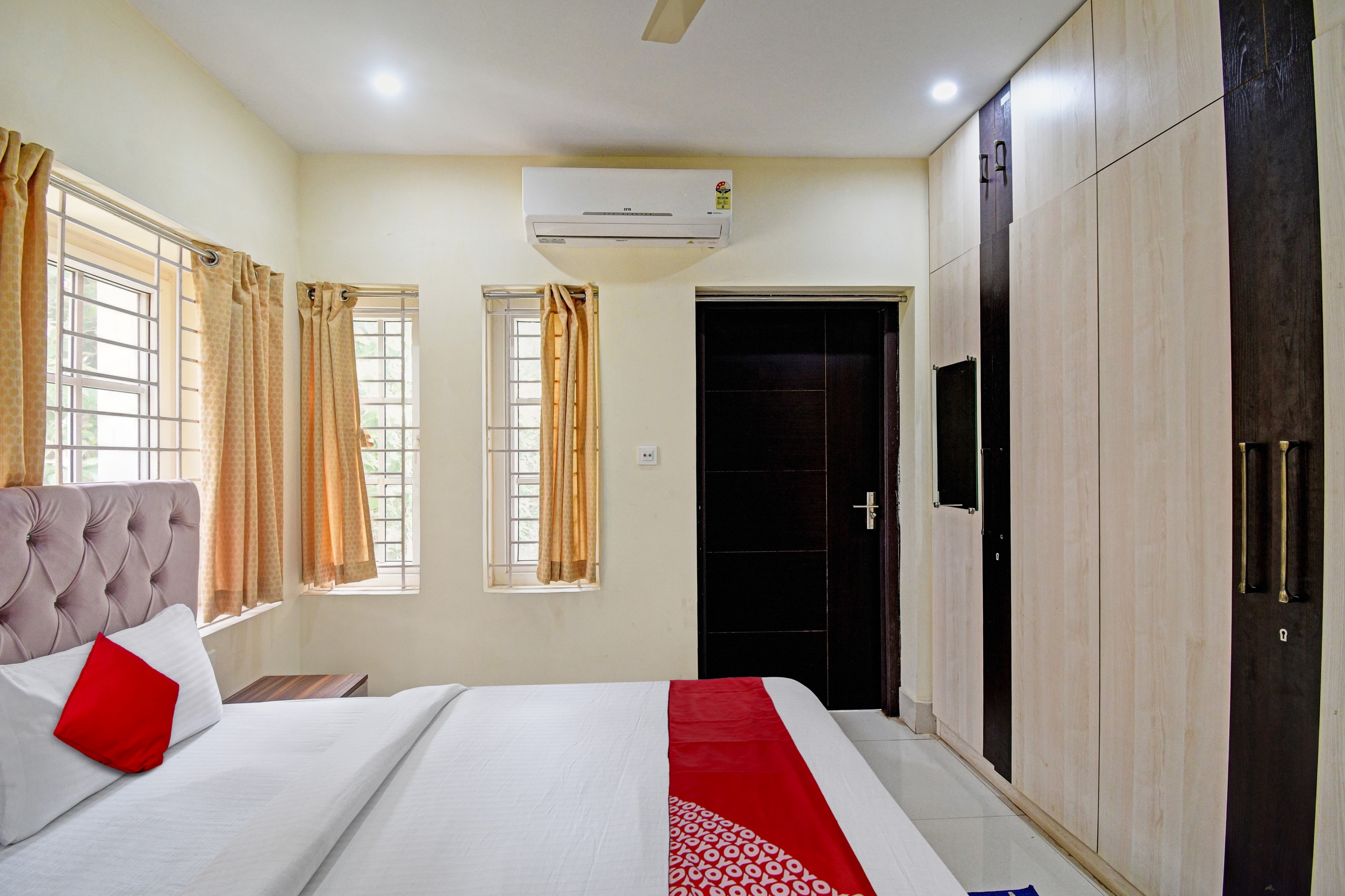 Hotel O Mahavir Galaxy - Tap to explore photos