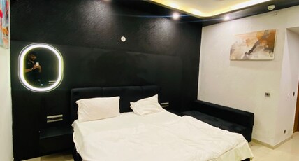 Castle Stay Room Type - Blackberry Room