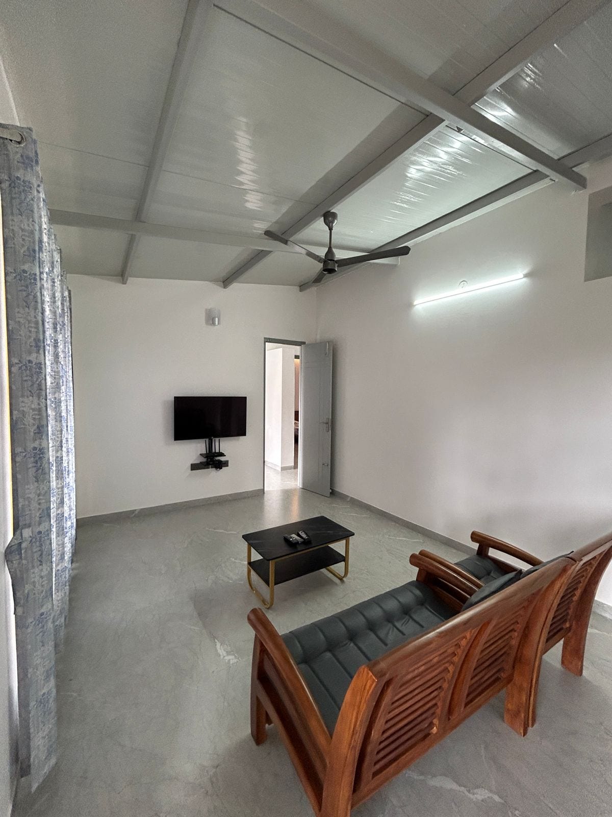 INIYAN NestLe - Tap to explore photos