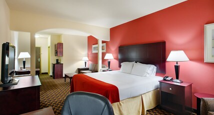 Holiday Inn Express Hotel & Suites Malvern Room Type - 1 King Bed Suite Comm Accessible
