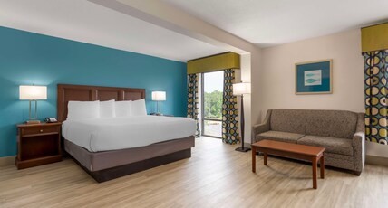 BEST WESTERN PLUS MYRTLE BEACH Room Type - 1 King Bed, Non-Smoking, Executive Room, Whirlpool, Sofabed, Full Breakfast