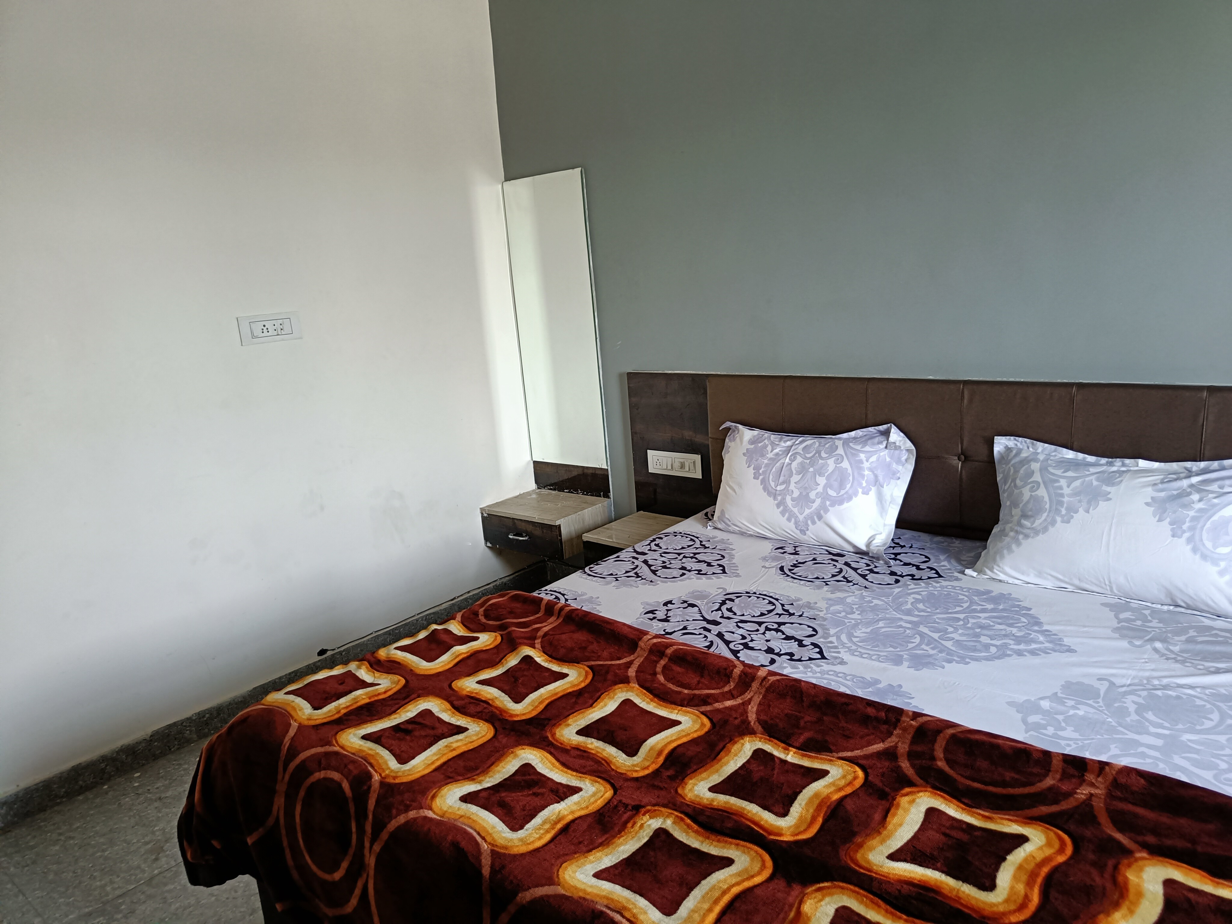Royal Preet Guest House - Tap to explore photos