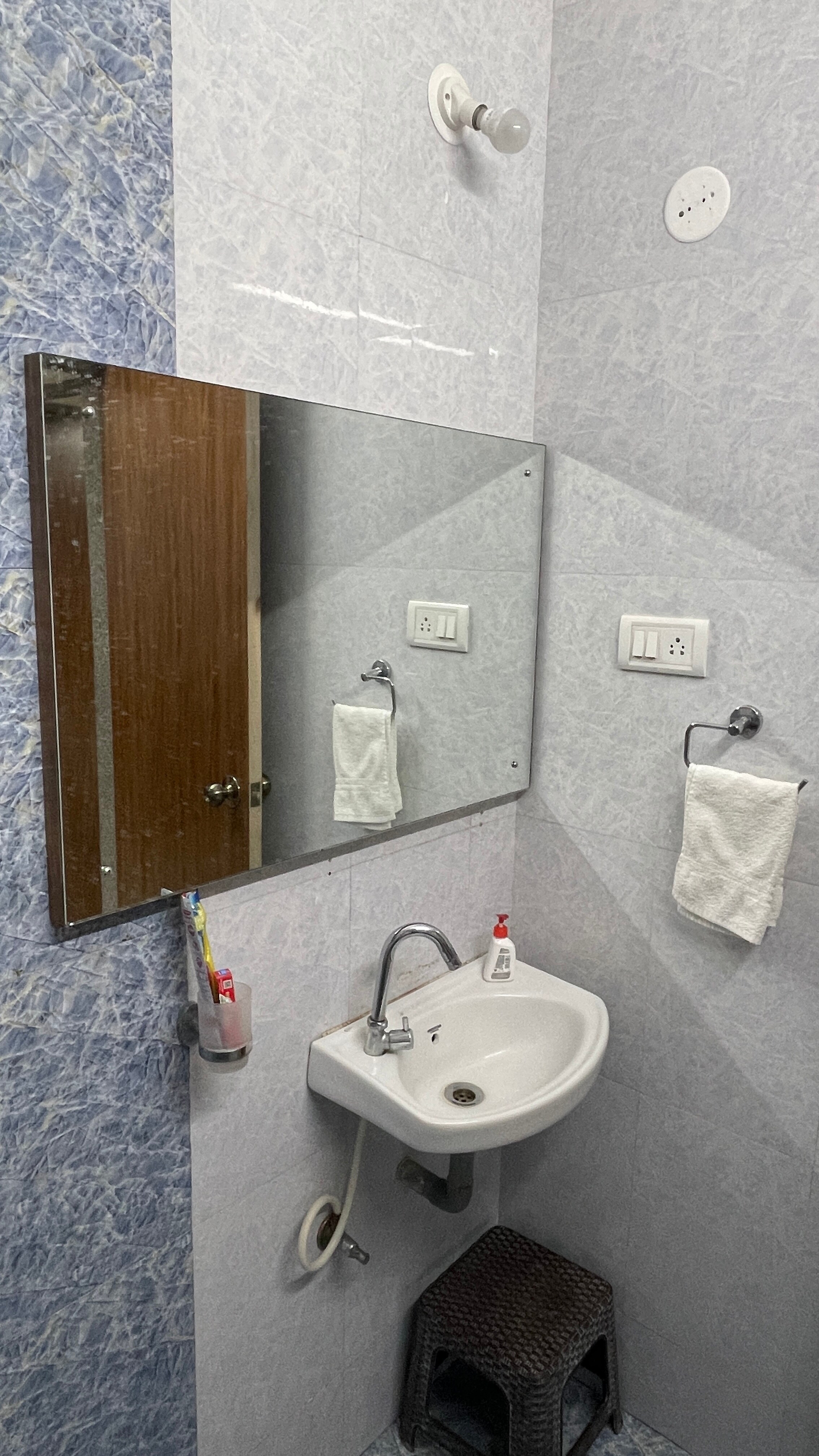 Belle-Vue Holiday Homes Room 11 - Tap to explore photos