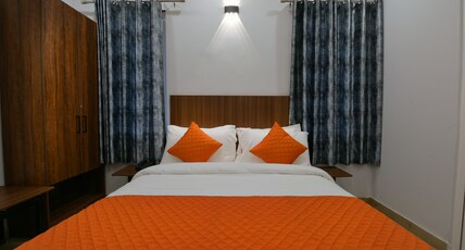 Hotel Golden Frame Room Type - Deluxe Room